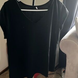 Black plain tee shirt